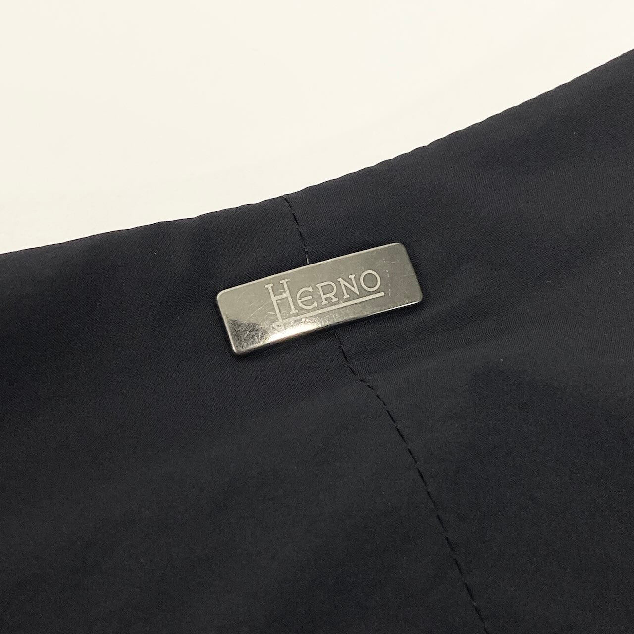 54c19 HERNO ヘルノ ナイロンシングルダウンジレ 軽量ダウン インナージレ グースダウン メンズ 男性用 57282-52574-2 42 ブラックo07t