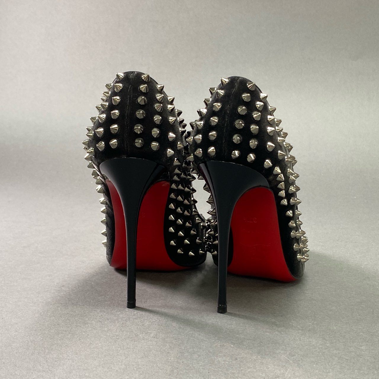 8k6 Christian Louboutin クリスチャンルブタン FOLLIS SPINKES スタッズパンプス 3161133 サイズ37.5 ブラック ベルベット レディース 女性用 シューズ 靴