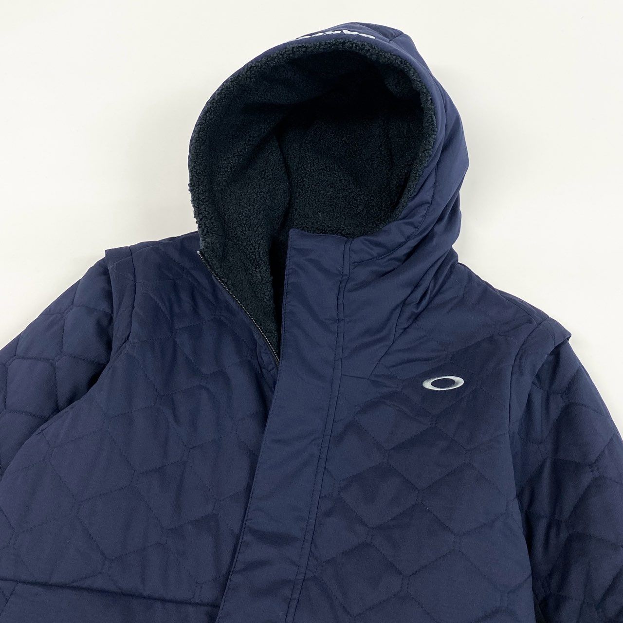 78i10-5《未使用品》タグ付 OAKLEY オークリー UNEVEN PUFF JACKET 3.0 中綿2wayジャケット ベスト ゴルフウェア アウター ロゴ刺繍 大きいサイズ FOA402870 2XL ネイビー メンズk02i