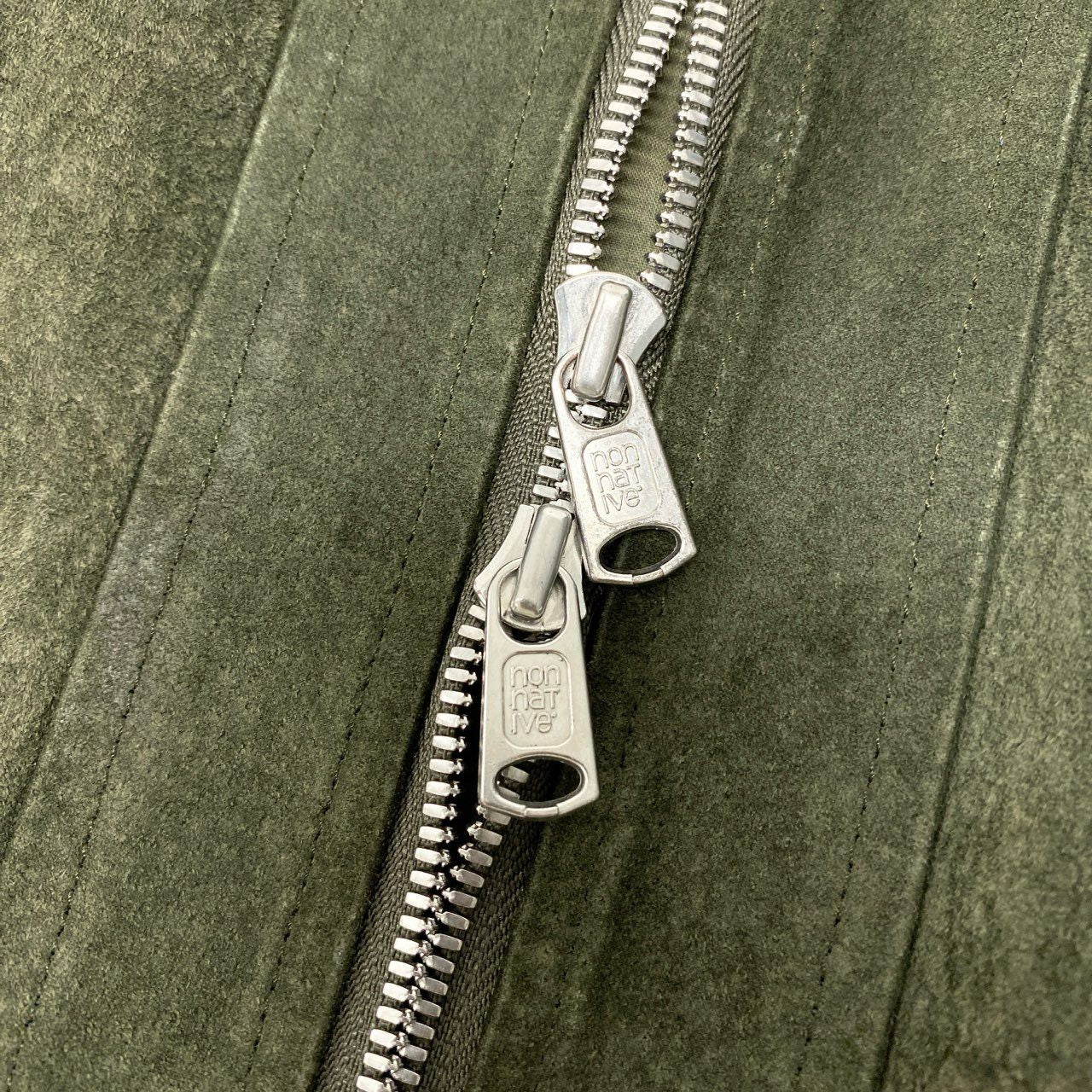 84b27 nonnative ノンネイティブ スウェードレザー レザージャケット ノーカラージャケット サイズ2 カーキグリーン メンズ アウター 羽織k02i