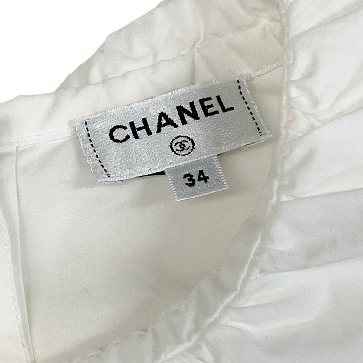 Cg19  【美品】 CHANEL シャネル フリルネック ノースリーブシャツ バックボタン サイズ34 ホワイト系 コットン100％ レディースk02i