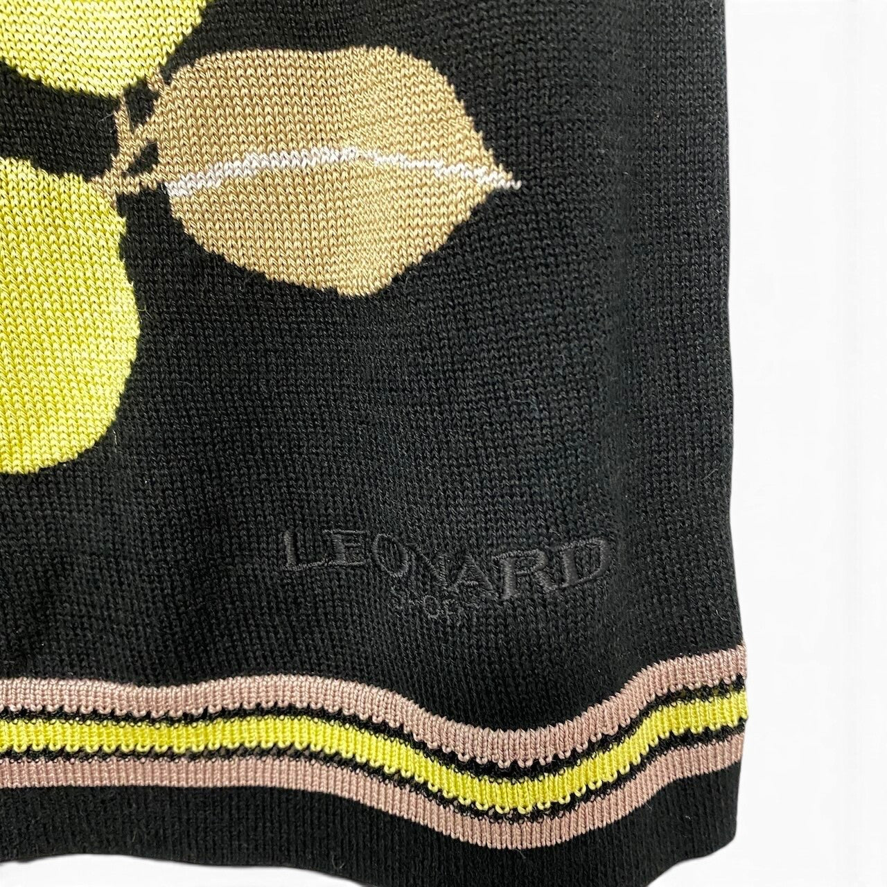 35h31 LEONARD レオナール ハイネック 半袖ニットセーター 鳥 花柄 ロゴ刺繍 カシミヤ混  40サイズ ブラック レディース 女性用u02t