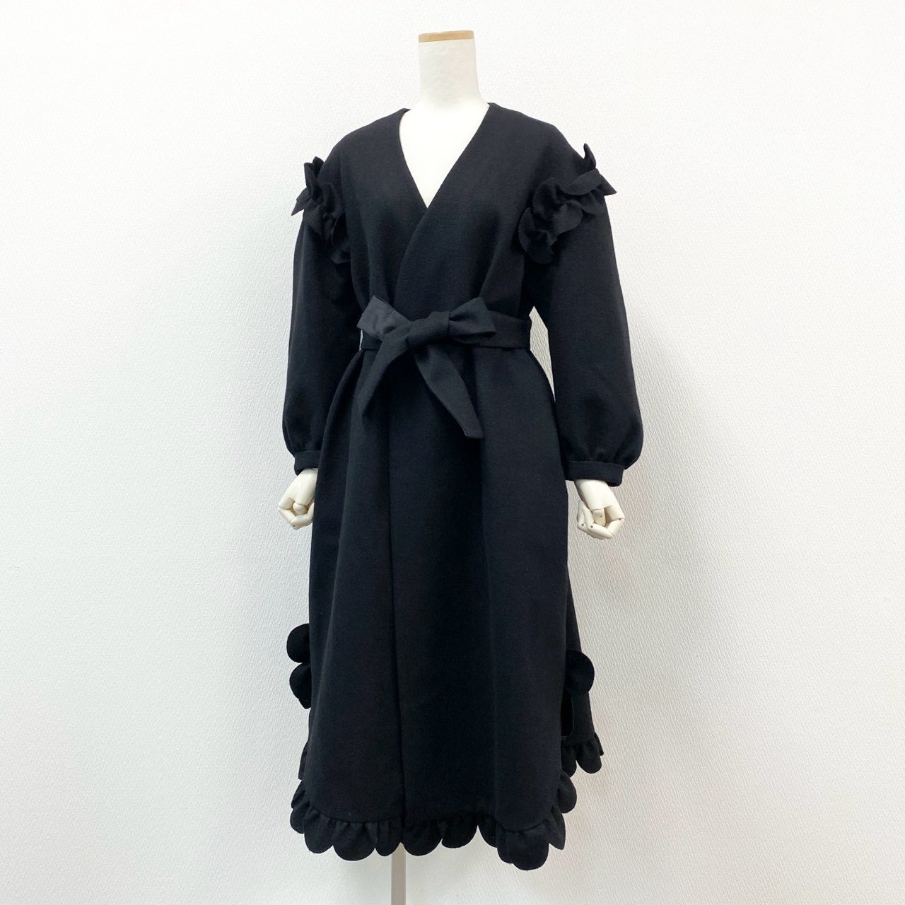 60f21 《新品タグ付き》 leur logette ルールロジェット ロングコート ベルテッドコート ガウンコート フリル サイズ0 ブラック ウール100％ レディース