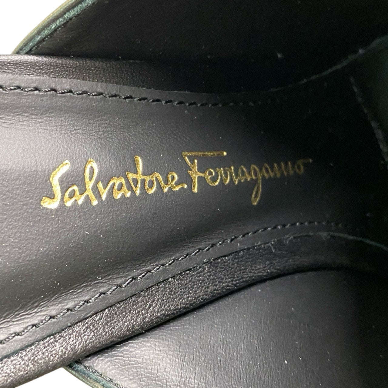 b23 Salvatore Ferragam サルヴァトーレフェラガモ ガンチーニ ミュール ポインテッドトゥ チャンキーヒール ワンポイントロゴ レディース 女性靴 イタリア製 7 1/2 ブラック レザーu02t