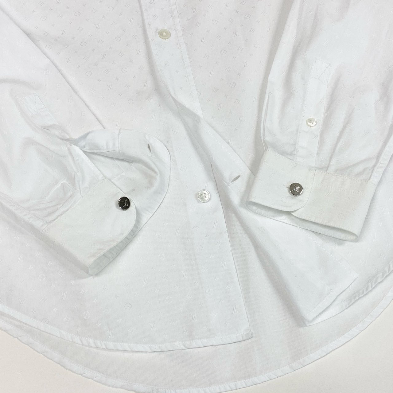 Ic2 《美品》 LOUIS VUITTON ルイヴィトン モノグラム 長袖シャツ トップス RM141Q XS ホワイト コットン メンズu02t