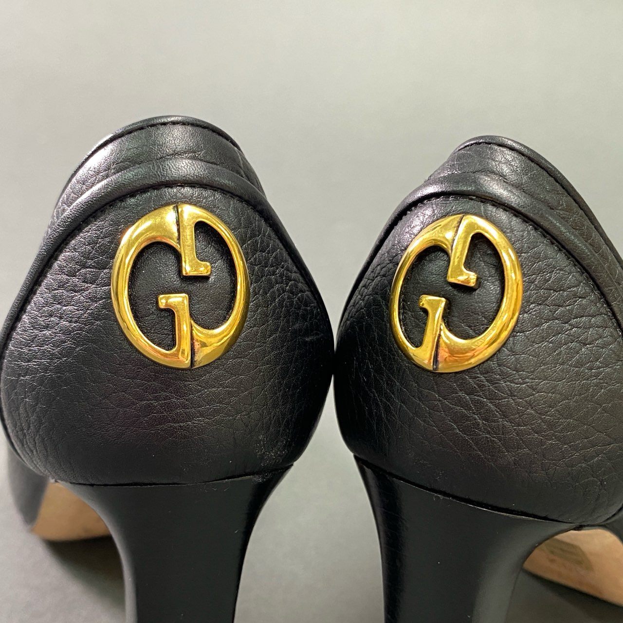 3k29 GUCCI グッチ ヒールパンプス イタリア製 ハイヒール GGロゴ ゴールド金具 Leather 本革 252108 35 1/2 ブラック レザー