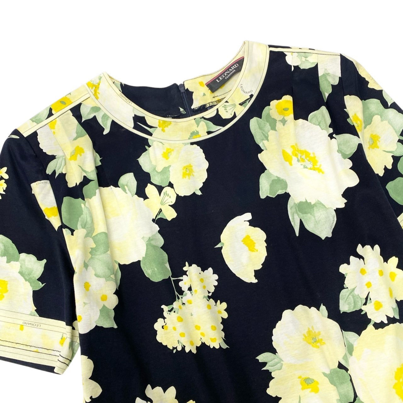 60c6《美品》 LEONARD レオナール 美しい花柄プリント 半袖カットソー Tシャツ トップス 40 ネイビー イエロー コットン レディースu02t