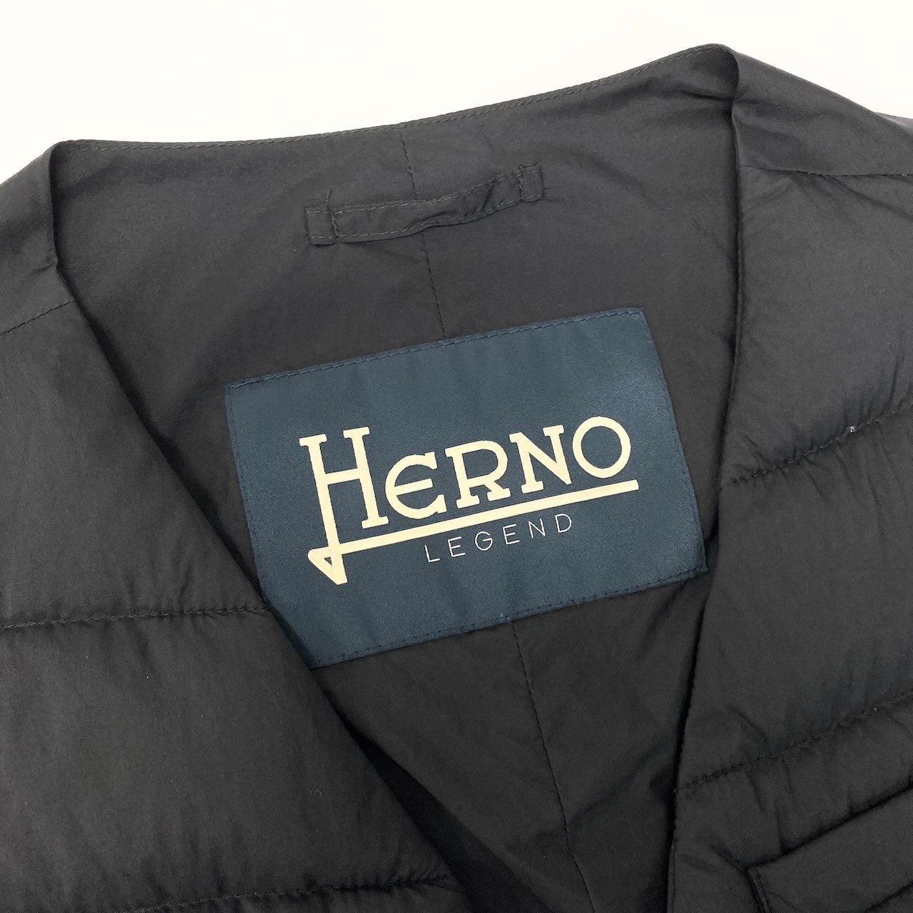 54c19 HERNO ヘルノ ナイロンシングルダウンジレ 軽量ダウン インナージレ グースダウン メンズ 男性用 57282-52574-2 42 ブラックo07t