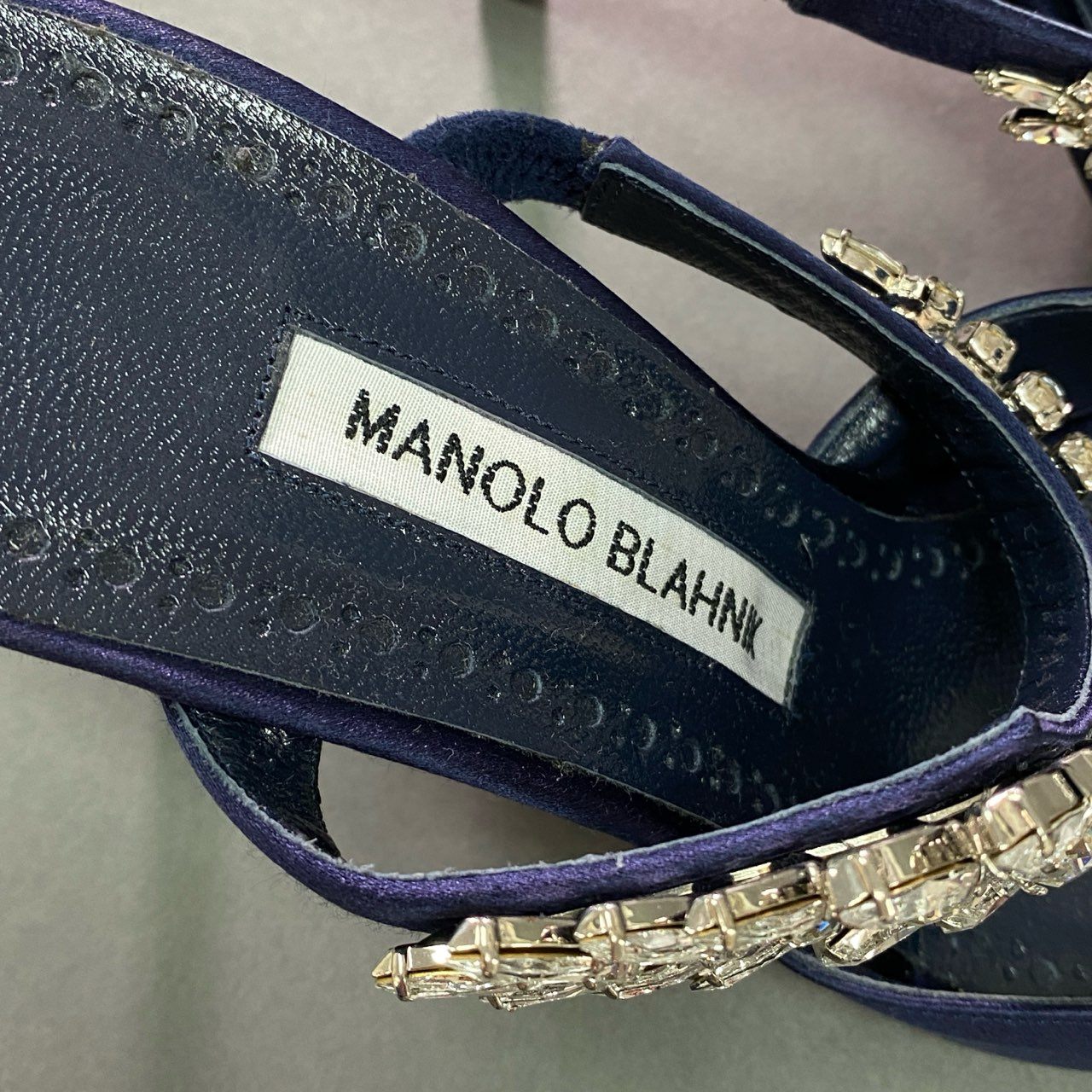 7a28 《極美品》 MANOLO BLAHNIK マノロブラニク クリスタル ヒールパンプス ミュール シューズ ビジュー ピンヒール イタリア製 37 ネイビー