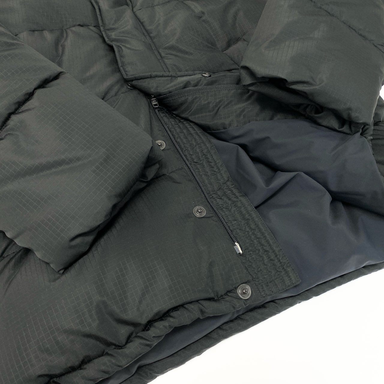 3k28 《タグ付き》 BALENCIAGA バレンシアガ バックロゴ リップストップ パファージャケット アウター 20AW 621982 44 ブラック メンズu02t