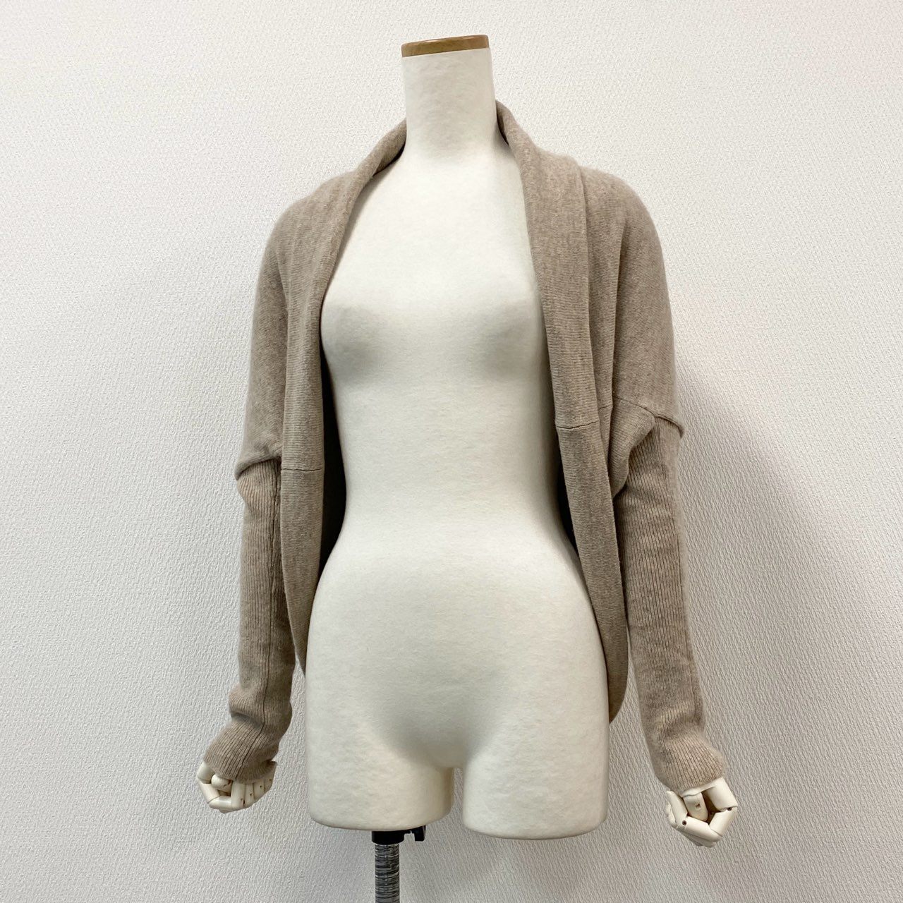 52d18 《新品タグ付き》 FOXEY フォクシー マシュマロボレロ ニットカーディガン トップス 33578 サイズF ベージュ系 カシミヤ100％ レディース 日本製
