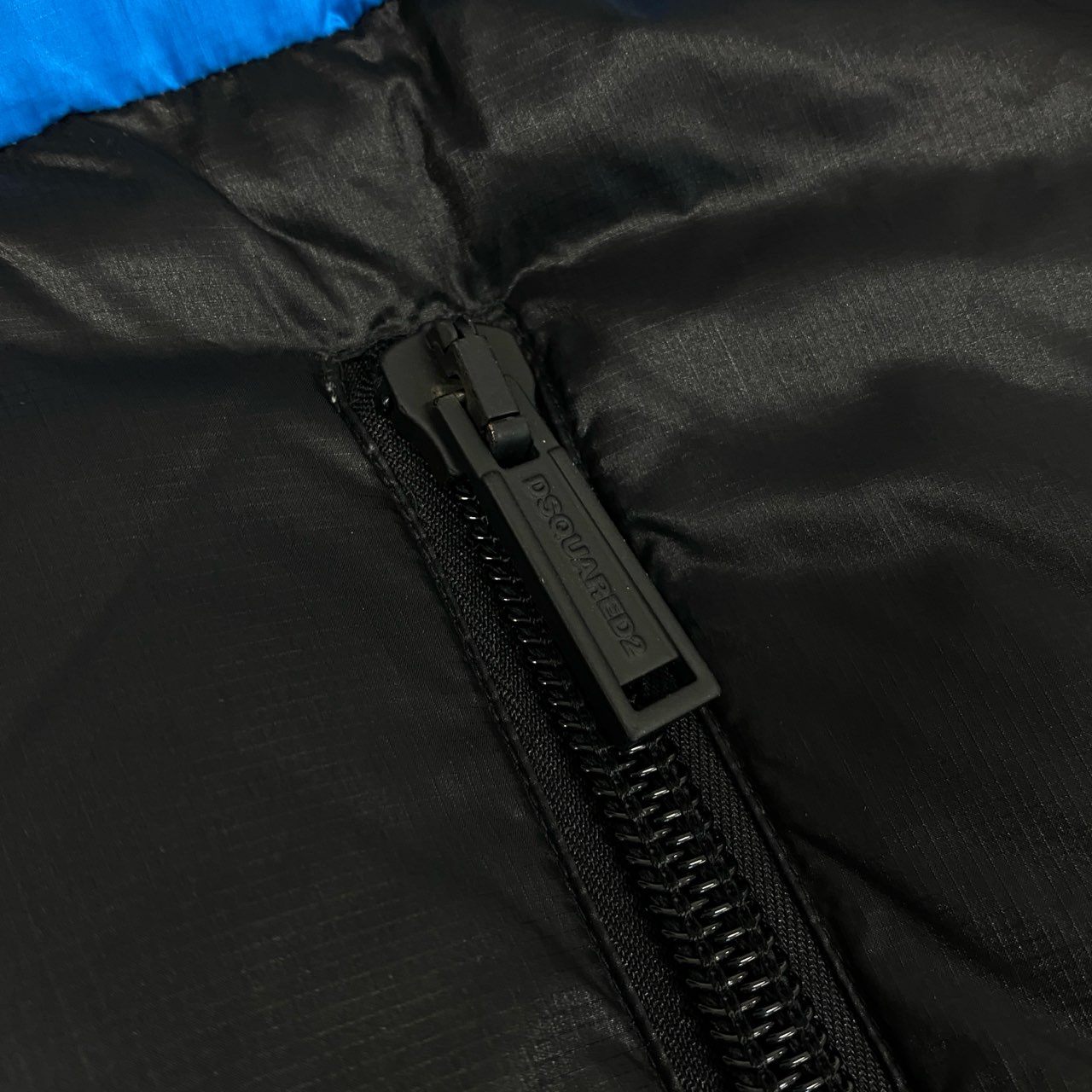 83L19 DSQUARED2 ディースクエアード Nylon Hooded Puffer Bomber With Logo Prints パフィージャケット ダウンジャケット  S7AM0960/S52119 44 ブラック ブルーk02i
