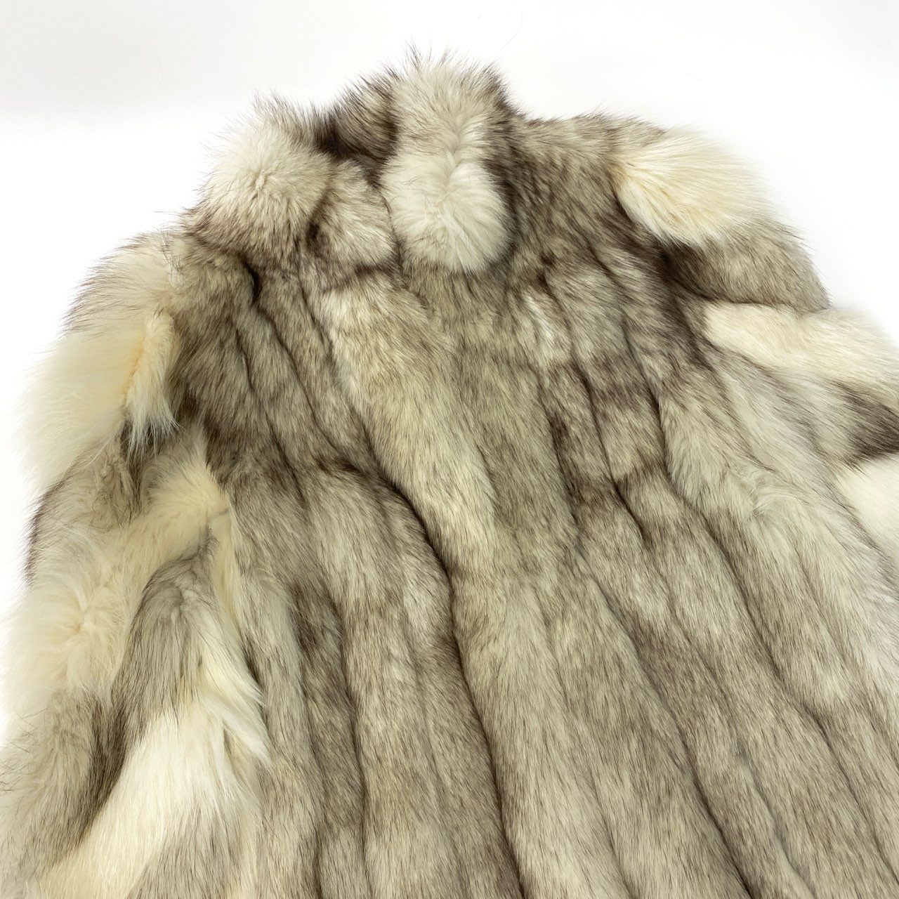 78a14 SAGA FOX サガフォックス 銀サガ 斜め段 極厚 ブルーフォックス コート サイズ10 ホワイト 最高級本毛皮 Fox Fur Coatt18r