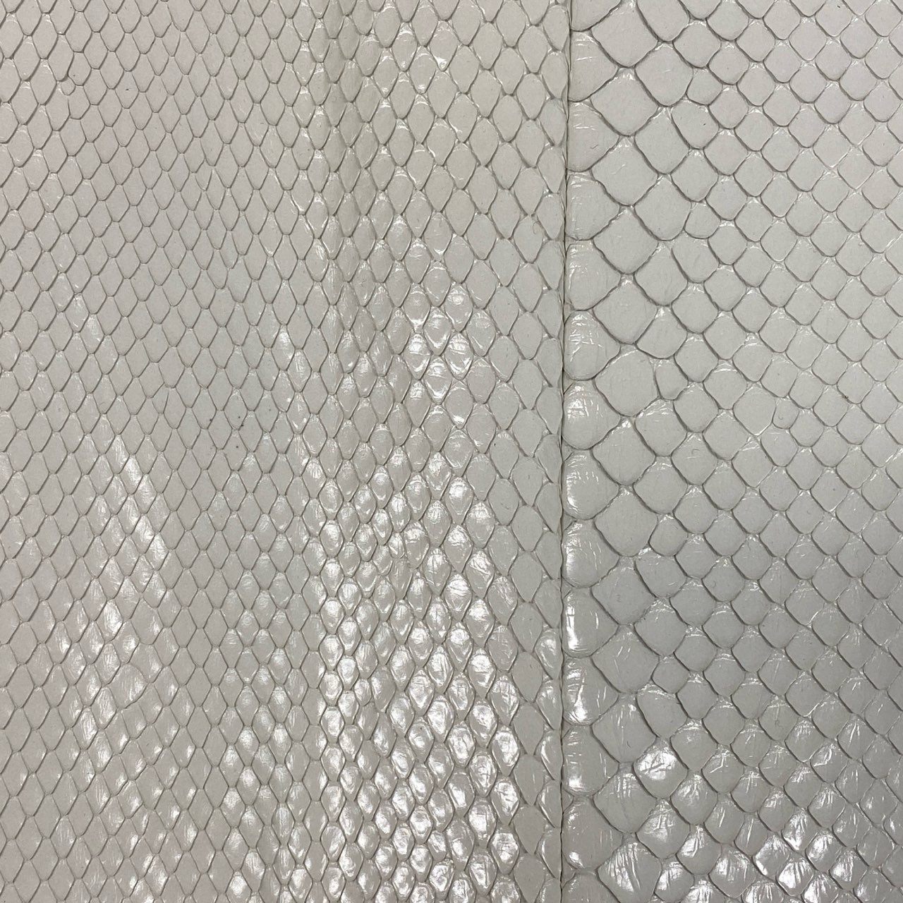 b4【美品】GUCCI グッチ トレンチコート ロングコート ヘビ 裏地 鯉 刺繍 イタリア製 40サイズ ホワイト 蛇革 レディースk02i