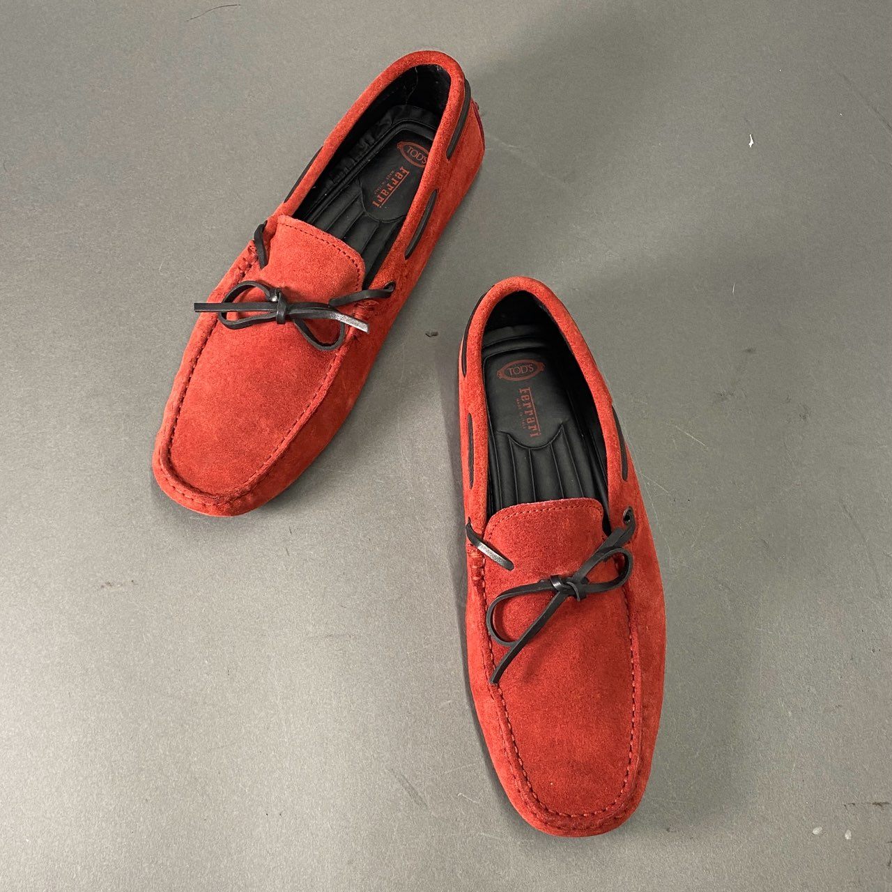 3d3 TOD'S Ferrari トッズ フェラーリ イタリア製 ドライビングシューズ モカシン ローファー スリッポン 7 レッド スエード MADE IN ITALY