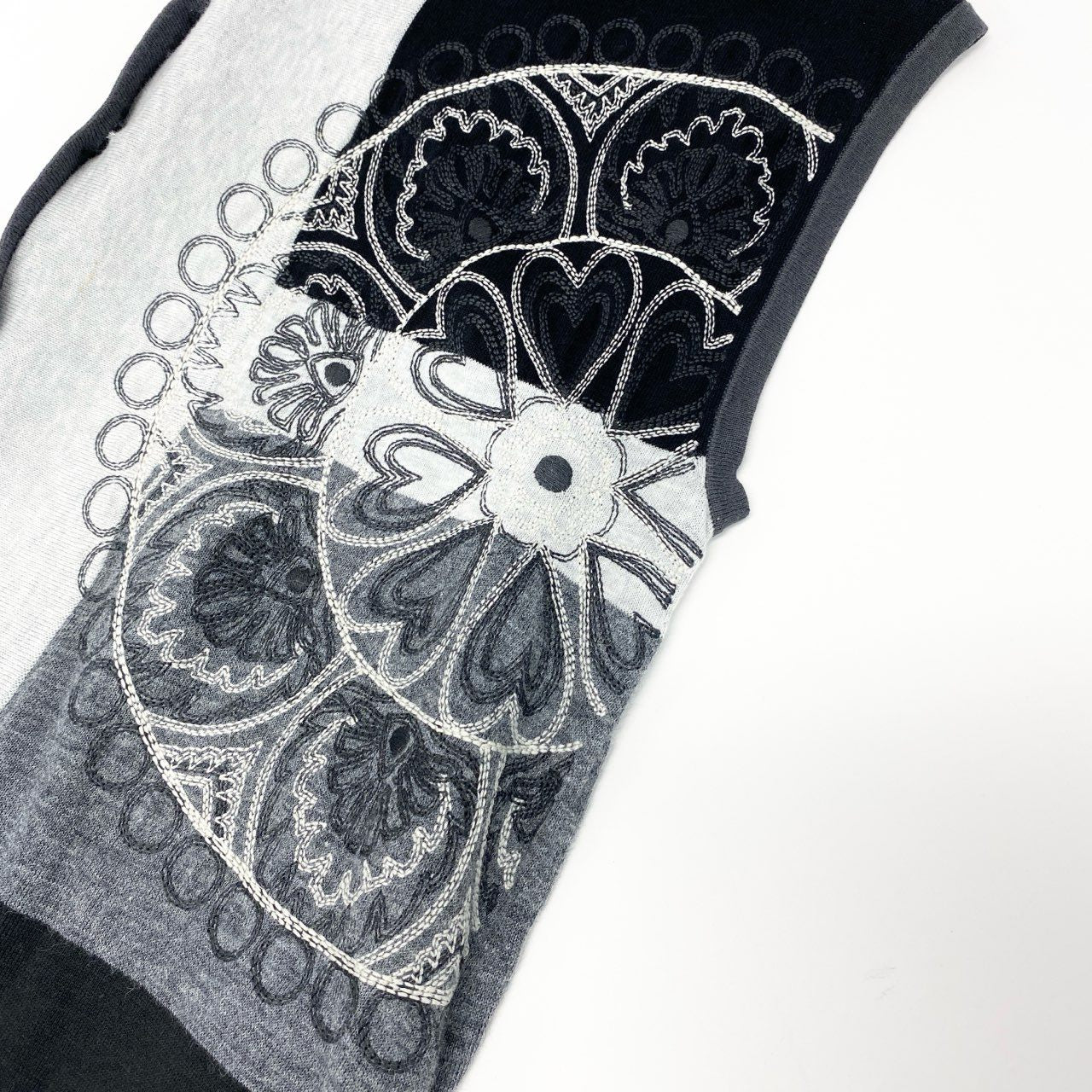 71k20 TOKUKO 1er VOL トクコプルミエヴォル ノースリーブ ニットカーディガン ロングカーディガン 刺繍 くるみボタン レディース 女性用 9 マルチカラー コットンリネンu02t