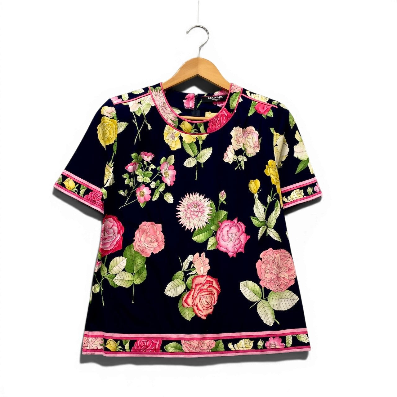 27f17 【美品】 LEONARD FASHION レオナール 半袖Tシャツ クルーネック カットソー 美しい花柄プリント サイズM ネイビー コットン100％ レディース 女性服u02t
