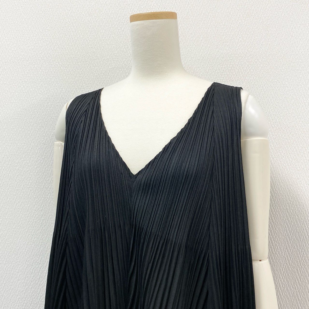 13j29 PLEATS PLEASE プリーツプリーズ ノースリーブカットソー チュニック プリーツ Vネック PP13-JT603 3サイズ ブラック レディースu02t