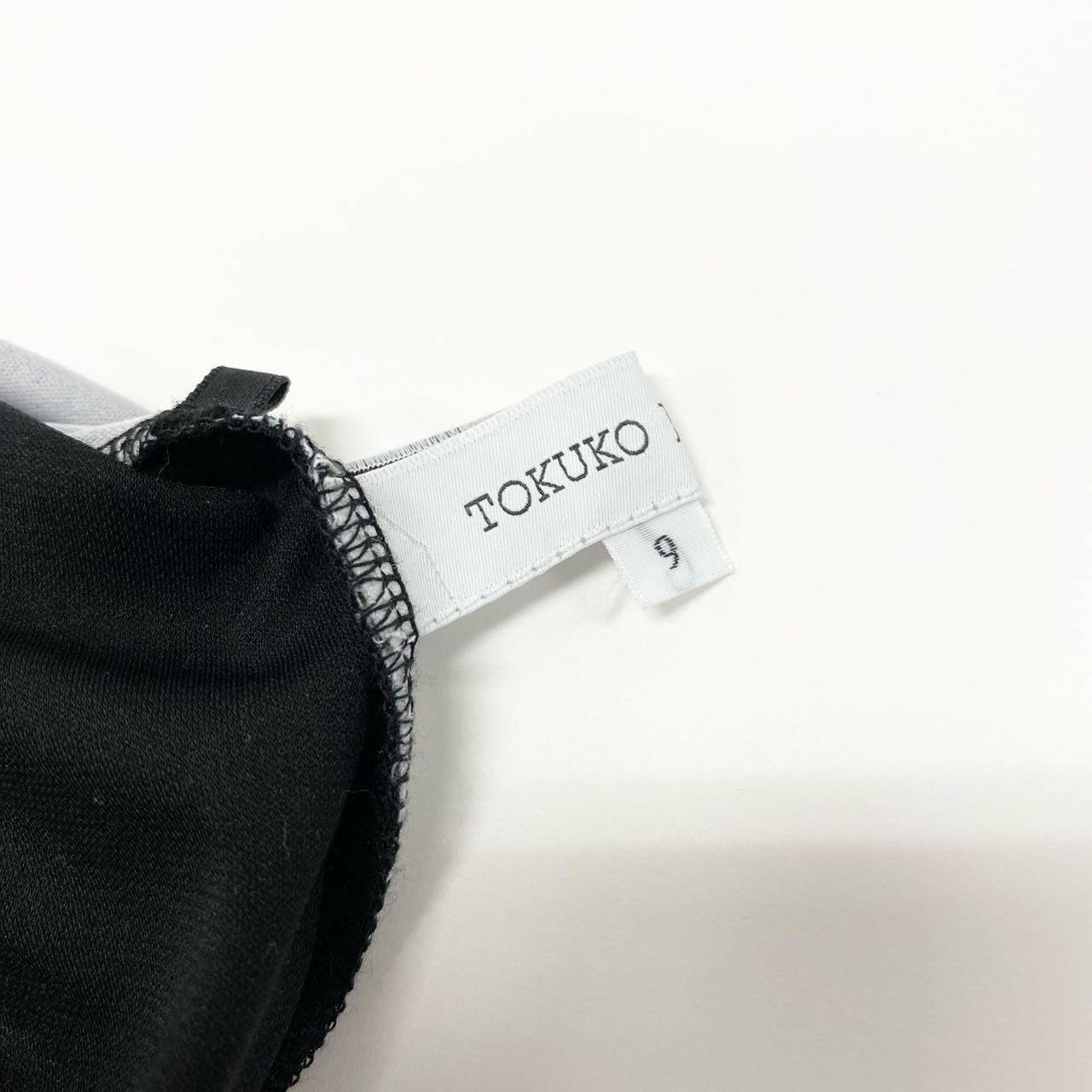 20L2《美品》 TOKUKO 1er VOL トクコプルミエヴォル ノースリーブワンピース シアー タートルネック 裾フリル 総柄プリント レディース 9  ブラック グリーン ポリエステル100％u02t