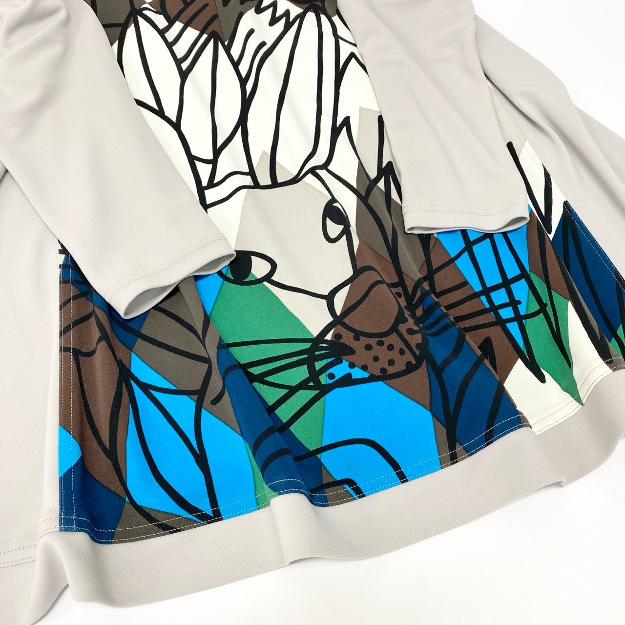 84b27 TOKUKO 1er VOL トクコプルミエヴォル ロングスリーブワンピース 膝丈 アニマルプリント 伸縮ストレッチ バックジップ レディース 女性服 サイズ9 ベージュu02t