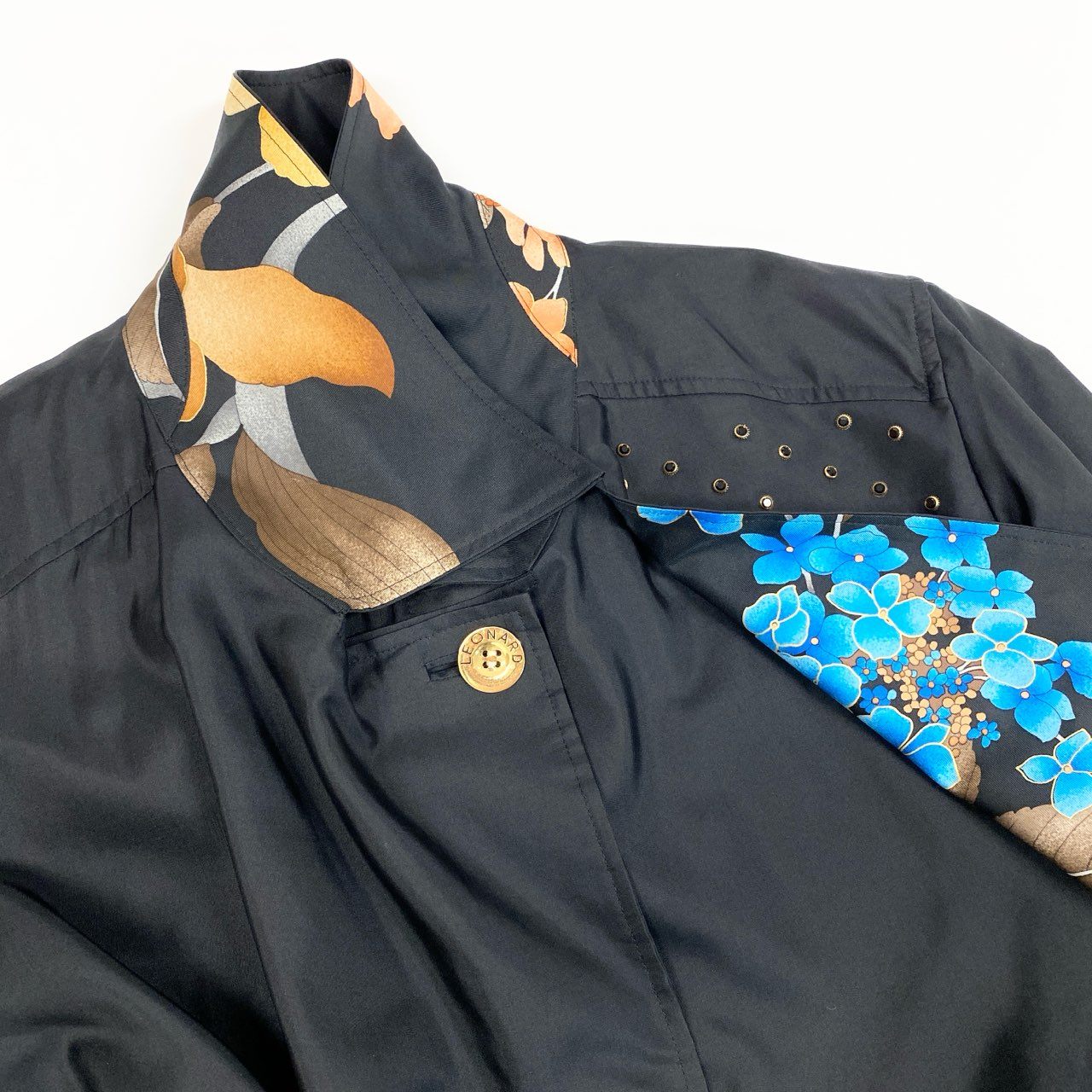 31b11【美品】LEONARD レオナール トレンチコート 美しい花柄プリント ラインストーン 金ボタン 0388450 13Rサイズ ブラック コットン100％ レディース 女性用u02t