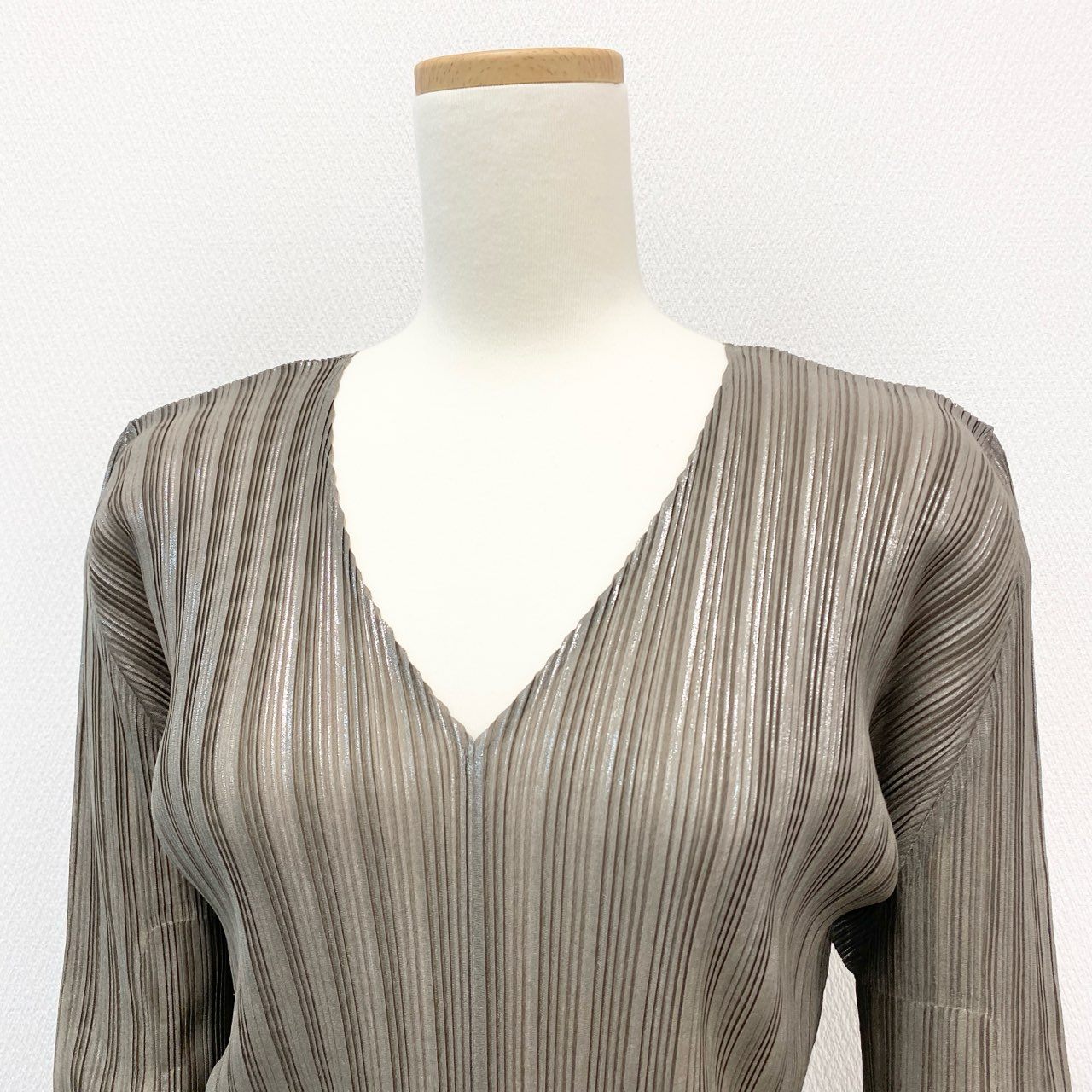 5i12 PLEATS PLEASE ISSEY MIYAKE プリーツプリーズ イッセイミヤケ 日本製 ラメ加工 Vネック 長袖プリーツカットソー トップス PP03-FK353 3 ブラウン系 レディースo07t