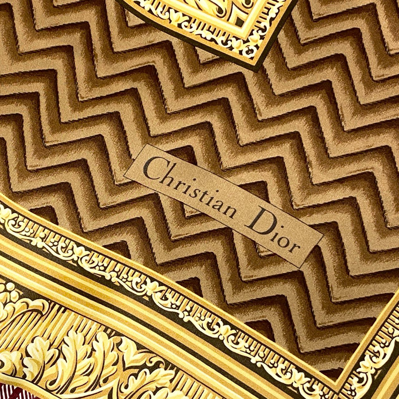 b20 Christian Dior クリスチャンディオール CD Luxury Silk Scarf ラグジュアリー スカーフ レッド ゴールド シルク100％ イタリア製t18r