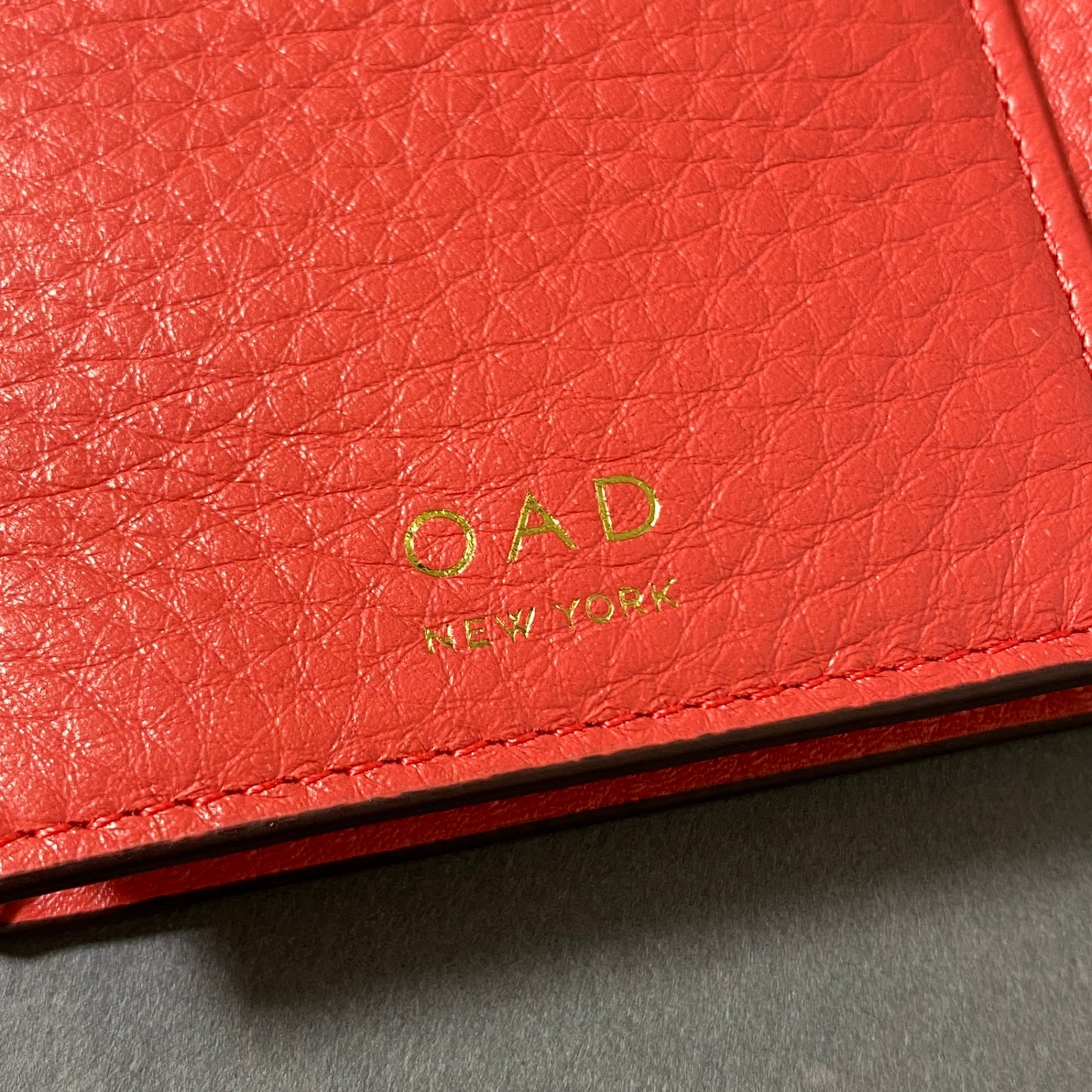 4f27 《未使用保管品》 OAD NEW YORK オーエーディー ニューヨーク IZZI PHONE CROSSBODY クロスボディ スマホケース レッド レザー マルチケース 財布 ポーチ