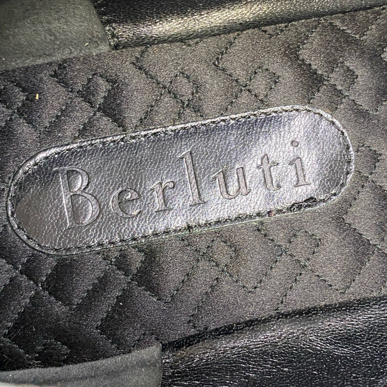 4j3 《美品》 Berluti ベルルッティ カリグラフィ  スリッポン オペラシューズ シューズ 8サイズ ブラック ベロア ベルベット メンズt18r