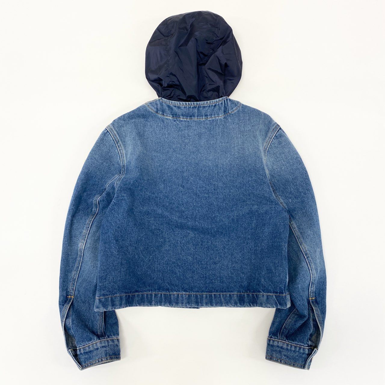 53e19 MONCLER モンクレール LAMPUSA 袖ワッペン フード付き ダメージ加工 ノーカラー デニムジャケット イタリア製 J10931A00115 00 インディゴブルー