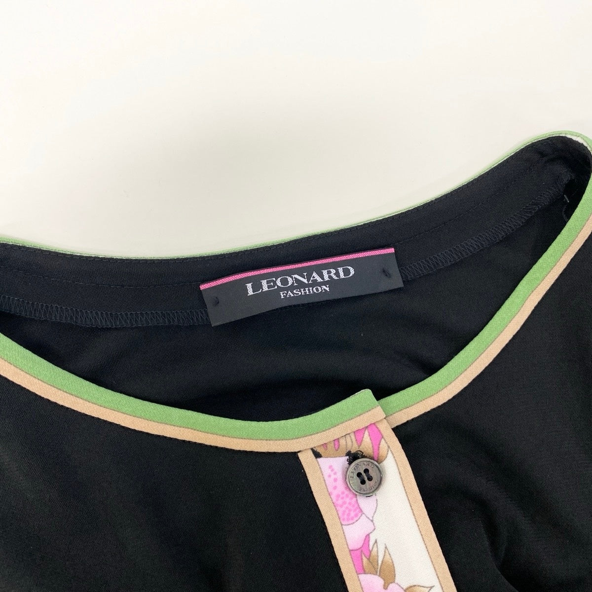 72g11 【未使用タグ付】 定価\165.000  LEONARD FASHION レオナール フレンチスリーブ ジャンプスーツ オールインワン 美しい花柄プリント カンカン素材 サイズ42 ブラック レディース 女性用u02t