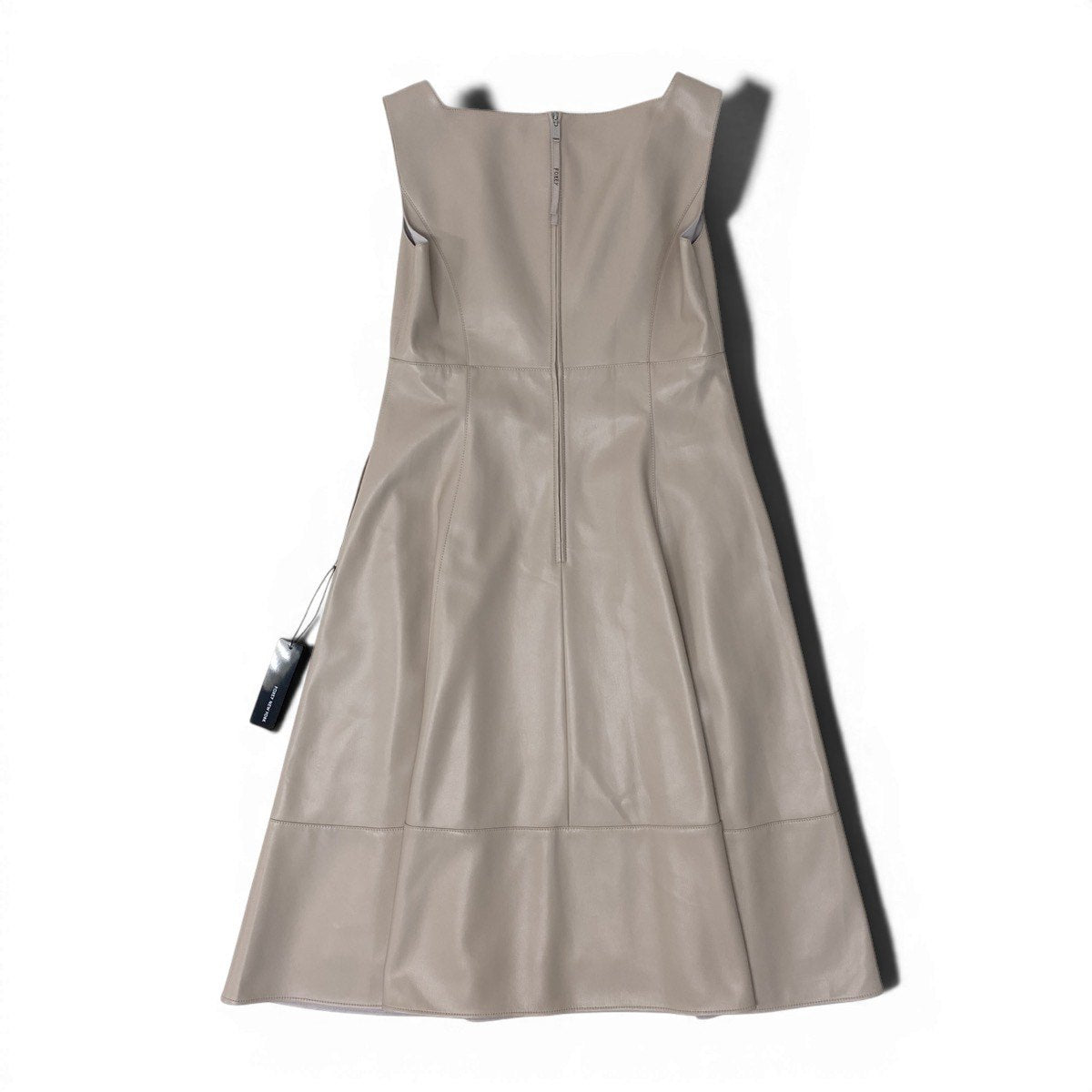 88g20 【未使用タグ付】 FOXEY NEW YORK フォクシーニューヨーク 2023年 Dress Marielle マリエル スクエアネック ノースリーブ ドレスワンピース 43873 サイズ40 ベージュ フェイクレザー レディースt18r