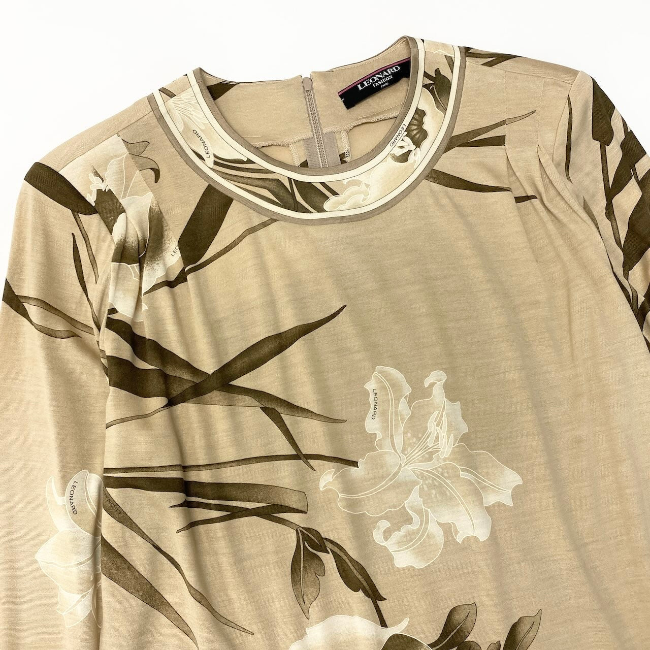 76d9 LEONARD FASHION レオナール ロングスリーブカットソー 美しい花柄プリント  サイズL ベージュ系 ウールシルク混 レディース 女性用o07t