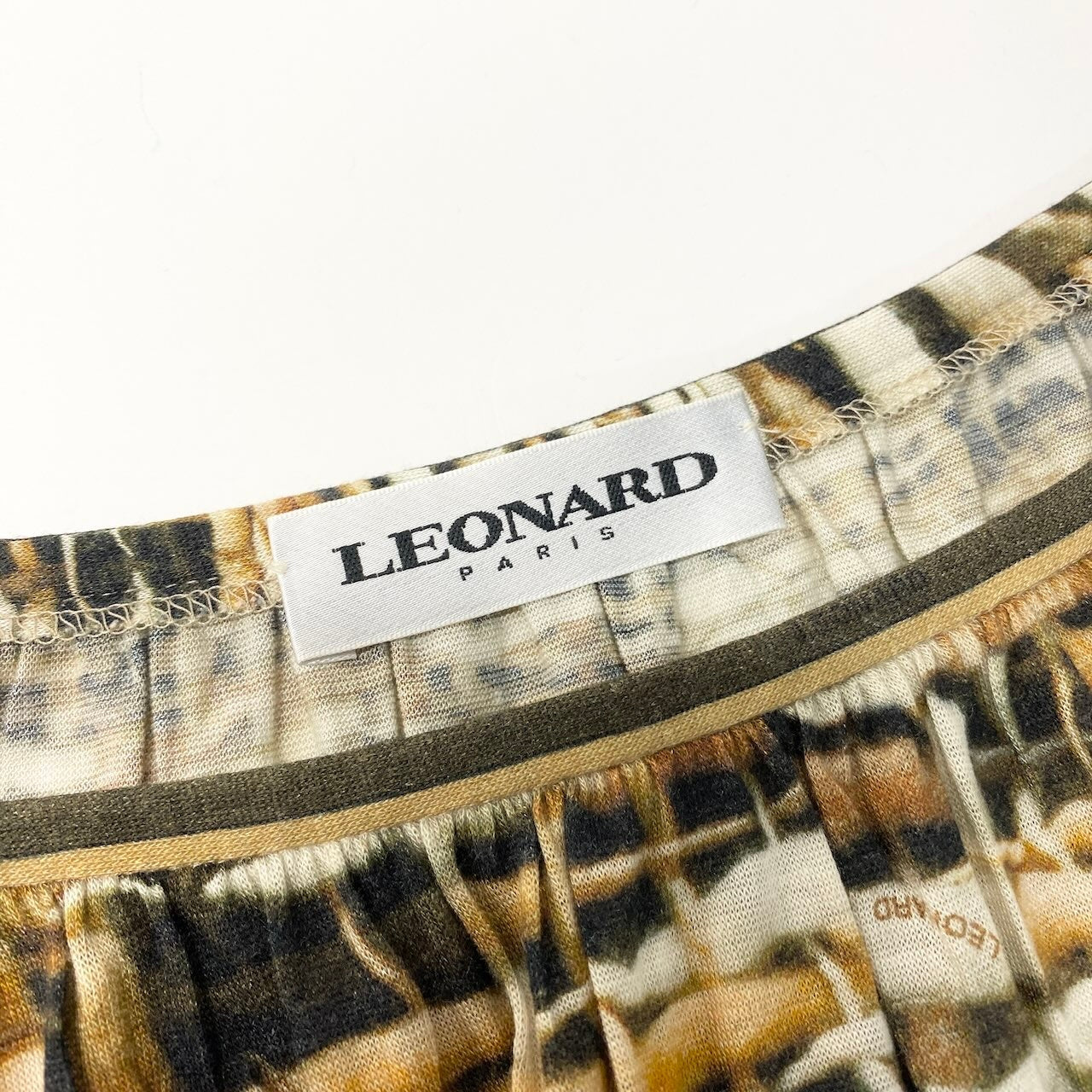 17d11 LEONARD PARIS レオナール ロングスリーブワンピース ボートネック 総柄プリント イタリア製 サイズ42 ブラウン系 レディース 女性用o07t