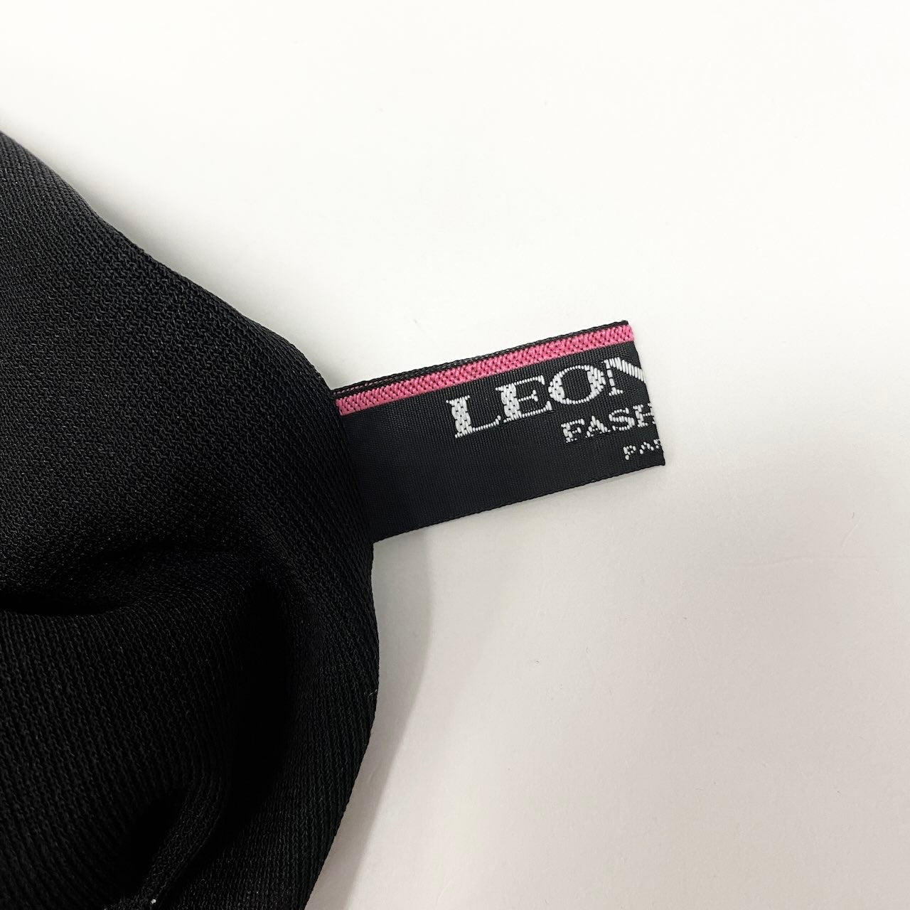 26e8 【美品】 LEONARD FASHION レオナール フロントクロス ロングスリーブ カットソー 美しい花柄プリント カンカン素材 シアースリーブ サイズM ブラック レディース 女性用u02t