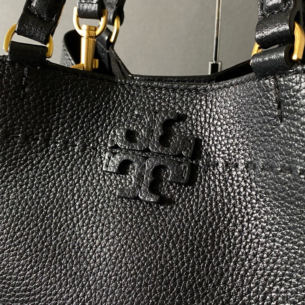 gh5《美品》 TORY BURCH トリーバーチ マックグロー キャリーオール 2wayショルダーバッグ 手持ち鞄 肩掛けカバン ブラック