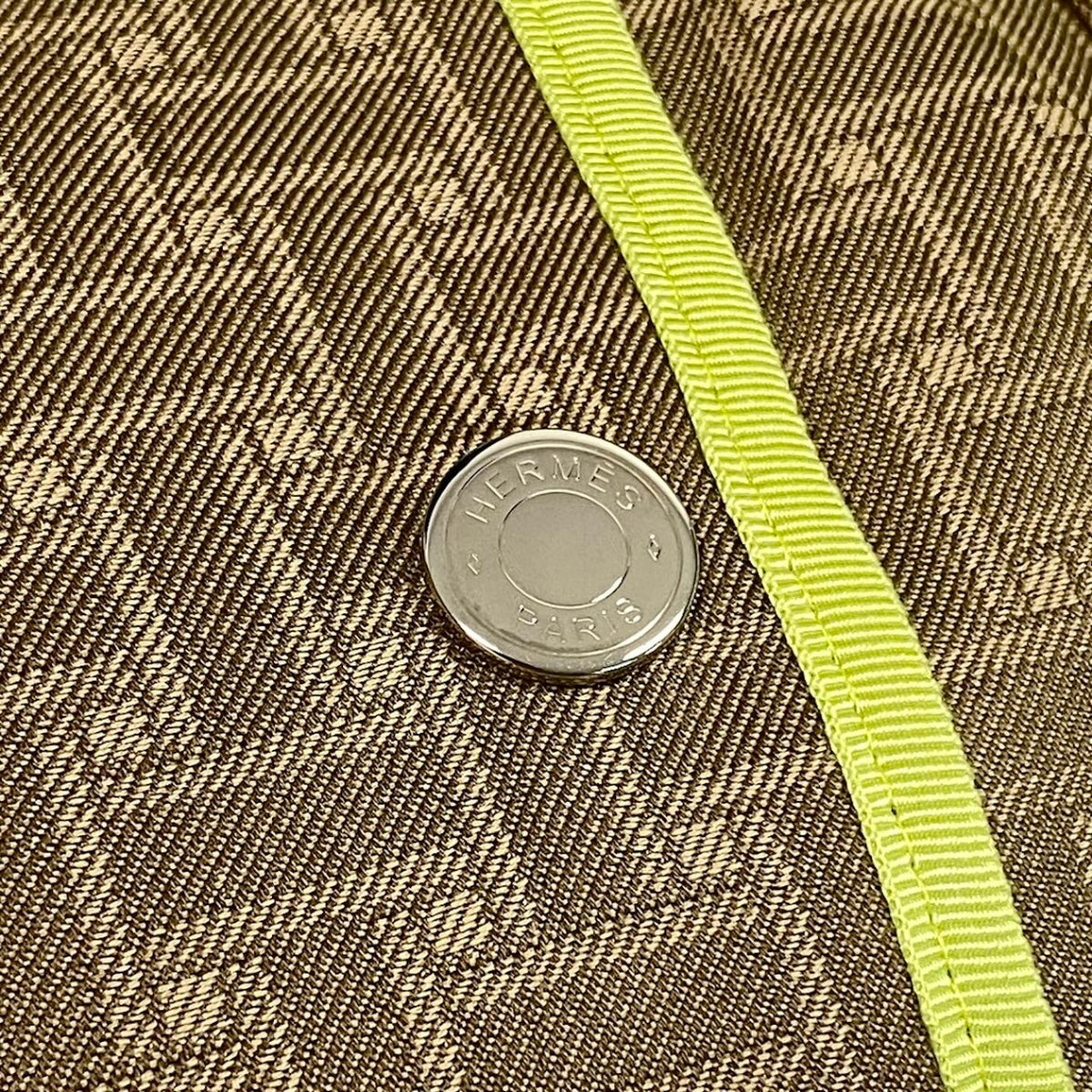 59i15 《未使用品》 HERMES エルメス 22AW Hモザイク サファリジャケット コート 2H0117DP 36 カーキ系 コットン ライナー ベルト付きu02t