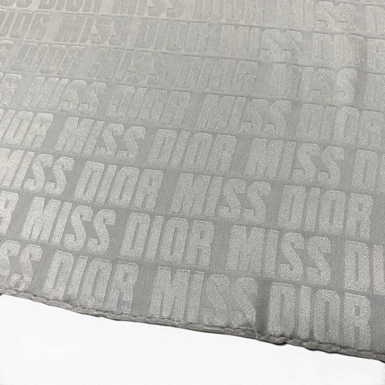 d22 Christian Dior クリスチャンディオール スカーフ バンダナ ロゴデザイン グレー シルク100％ レディース 女性用u02t