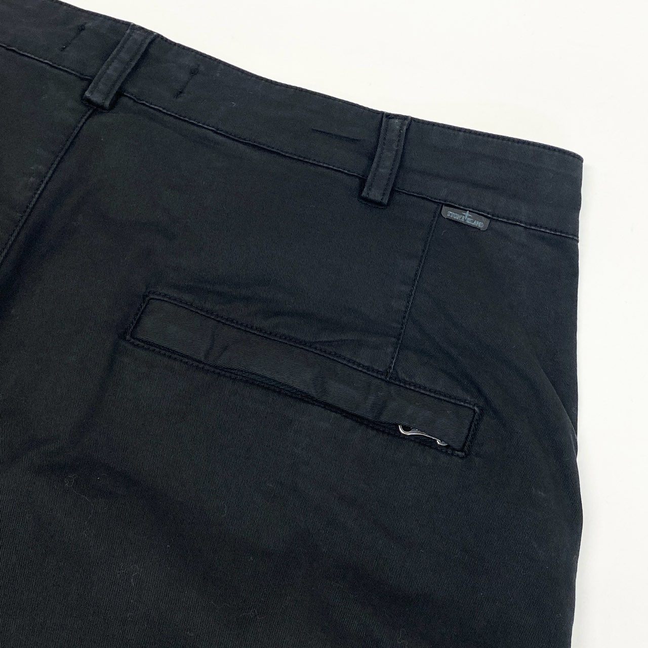 32l26 《未使用保管品》 タグ付 Stone Island ストーンアイランド SHADOW PROJECT BERMUDA SHORTS シャドウプロジェクト バルミューダ ショーツ ショートパンツ ハーフパンツ カーゴ 6819L0208 48 ブラック