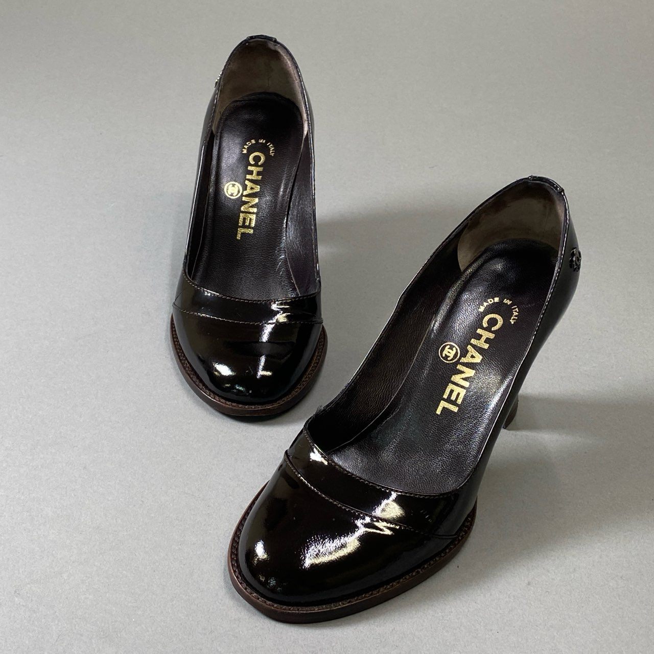 3i30 CHANEL シャネル ココマーク 金具ロゴ パテントレザー ヒール シューズ 34 1/2サイズ ブラック レザー レディース シューズt18r