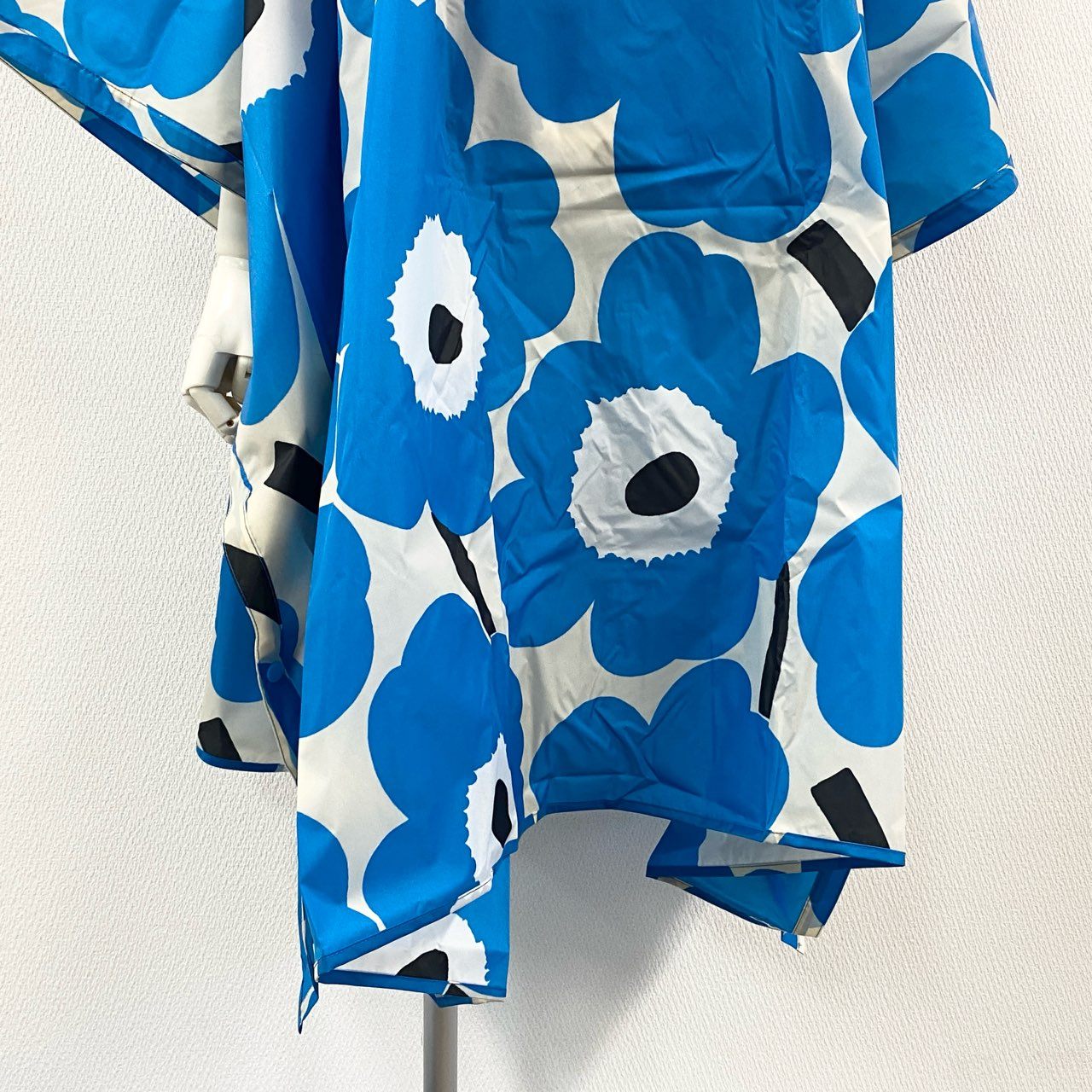 56d13 【未使用タグ付】 marimekko マリメッコ Unikko Rain Poncho レインコート ポンチョ ウニッコ柄 花柄プリント ONE SIZE ブルー ホワイト レディース 女性用u02t
