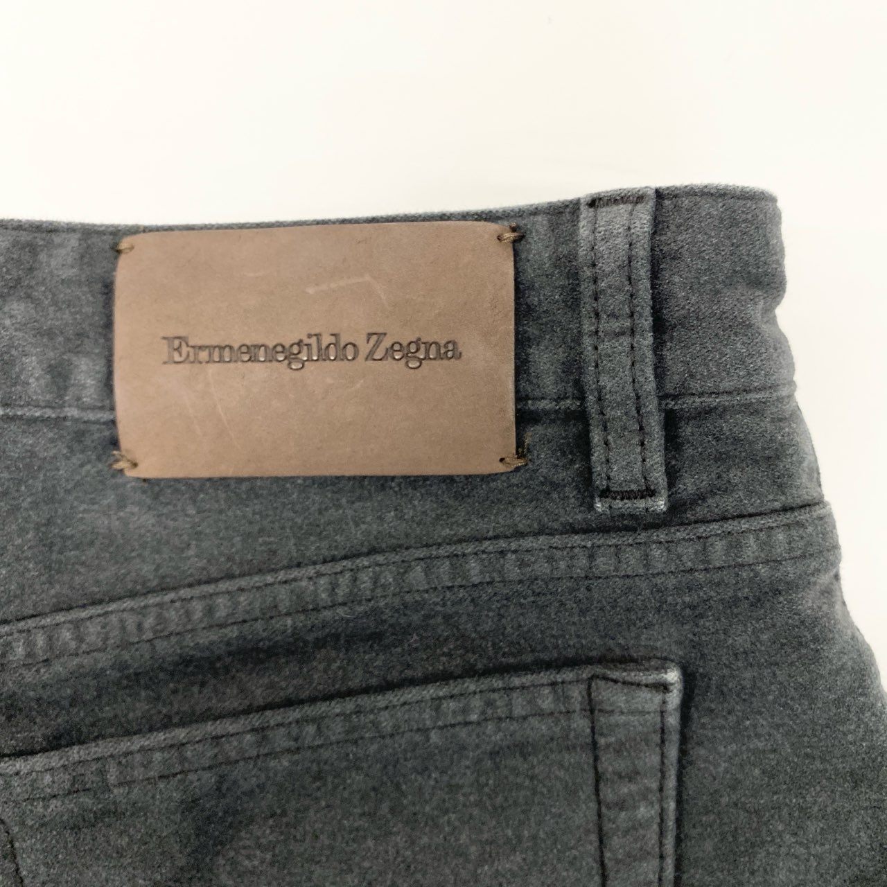 11i16 Ermenegildo Zegna エルメネジルドゼニア ５ポケット スラックスパンツ テーパードパンツ ボトムス レザーパッチ 30 グレー メンズ スリムフィットu02t