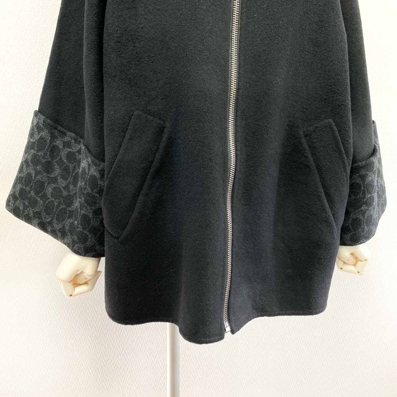 15K18 COACH コーチ ウールケープ フーデッド ハーフコート フルジップ 切替ロゴ ウールブレンド レディース 女性用 アウター CL278 XS/S ブラックマルチu02t