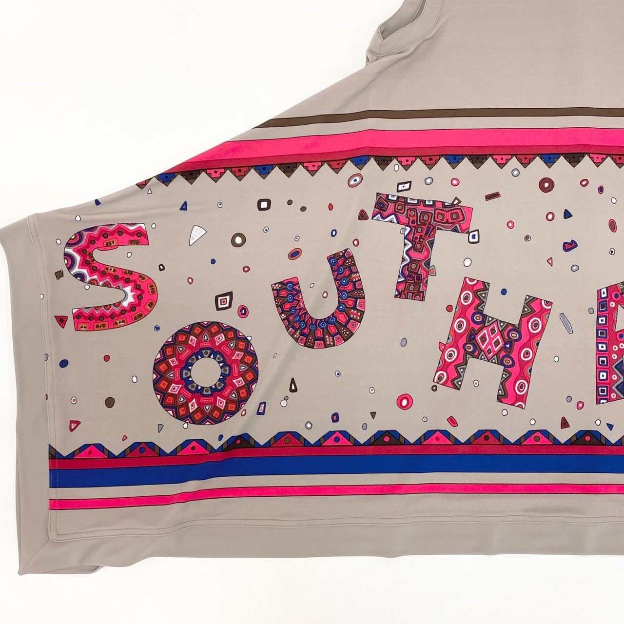 26k27 TOKUKO1er VOL トクコプルミエヴォル ノースリーブワンピース フレアワンピース 襟フリル アルファベットプリント レディース 女性用 9 ベージュ系u02t