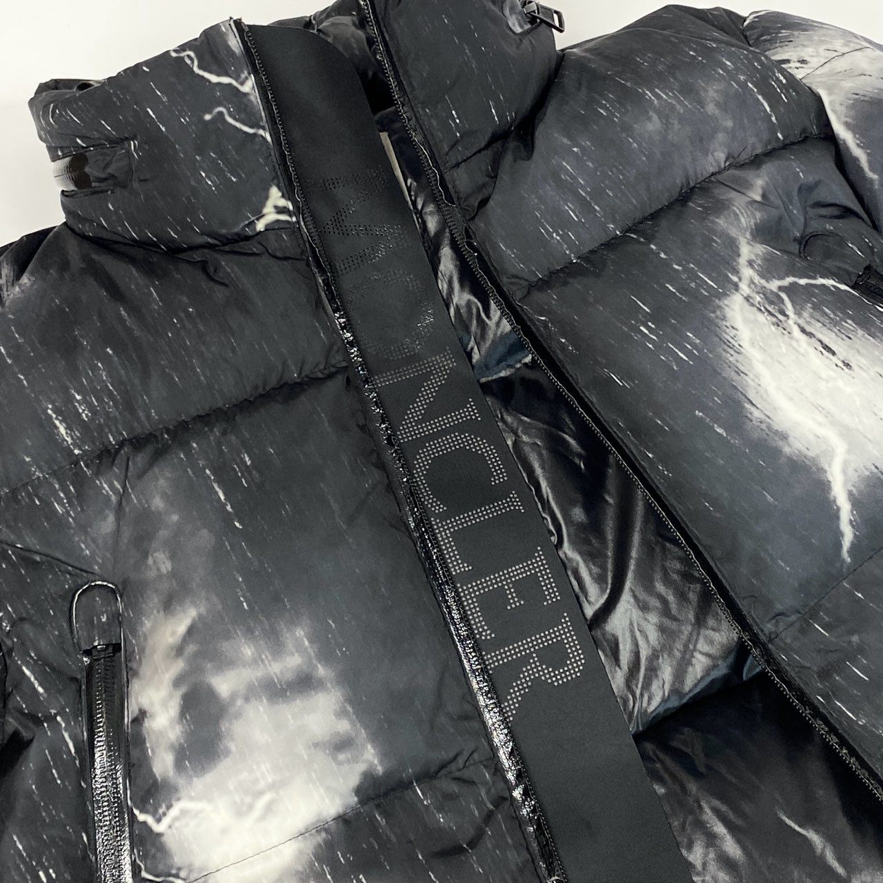 34j28 MONCLER モンクレール 定価￥247.000 18/19aw FABAS ライトニングボルト ダウンジャケット 雷雲 フーディ D20914196555 1 ブラックo07t