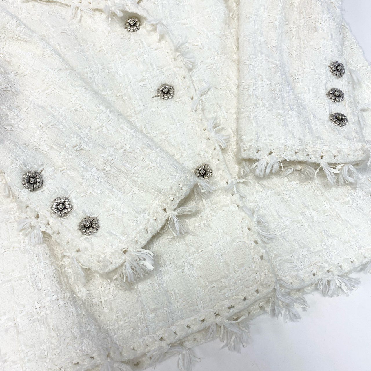 38a15 CHANEL シャネル 2005 カメリアボタン ツイードジャケット 05C Tweed Jacket P24873V15453 42 ホワイト レディースo07t