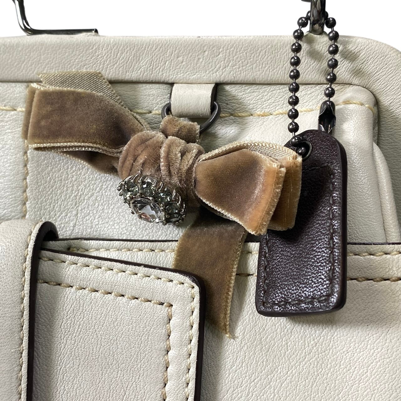 f12 COACH コーチ がま口 ソーホー ハンドバッグ Vintage Soho Buckle Hand Bag C05S / 8A12 ホワイトt18r