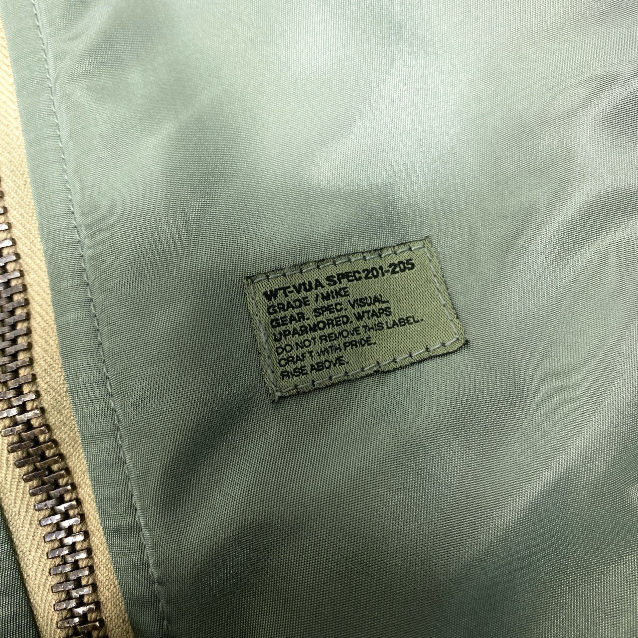 80c10 WTAPS ダブルタップス MA-1 フライトジャケット RED DAWN 刺繍 アウター GWDT-JK-M01 カーキ ナイロン100％ メンズ 男性用o07t