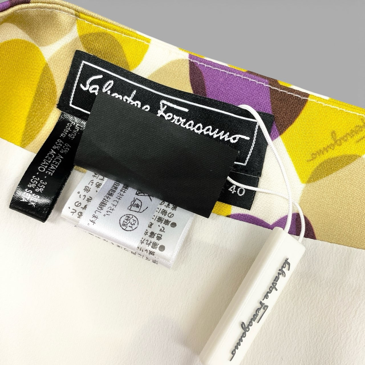 70b16 【未使用タグ付】 Salvatore Ferragamo サルヴァトーレフェラガモ ハート柄 フレアスカート 膝丈スカート 総柄プリント シルク混 レディース 女性用 サイズ40 マルチカラーu02t