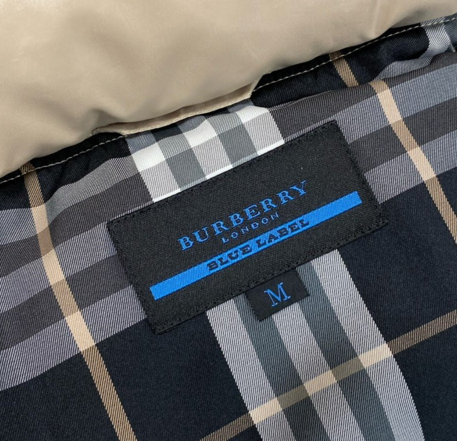 74k4 BURBERRY LONDON BLUE LABEL バーバリー ブルーレーベル ロゴ刺繍 ダウンジャケット 裏地チェック柄 フード着脱可 FCK40-733-40 Mサイズ ライトベージュ メンズo07t